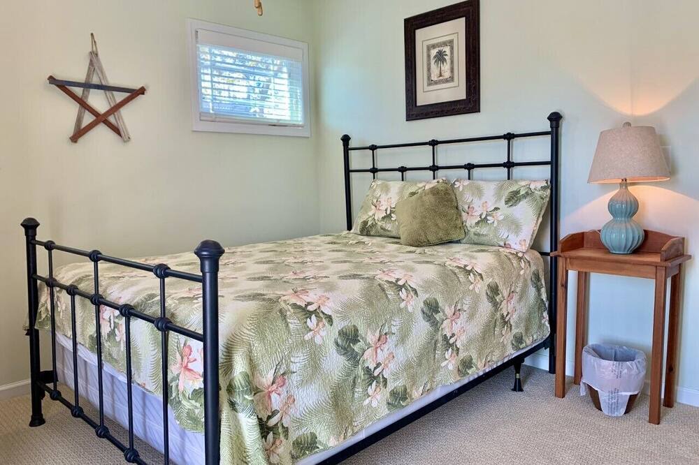 Photo of Bedroom in McCutcheon Field