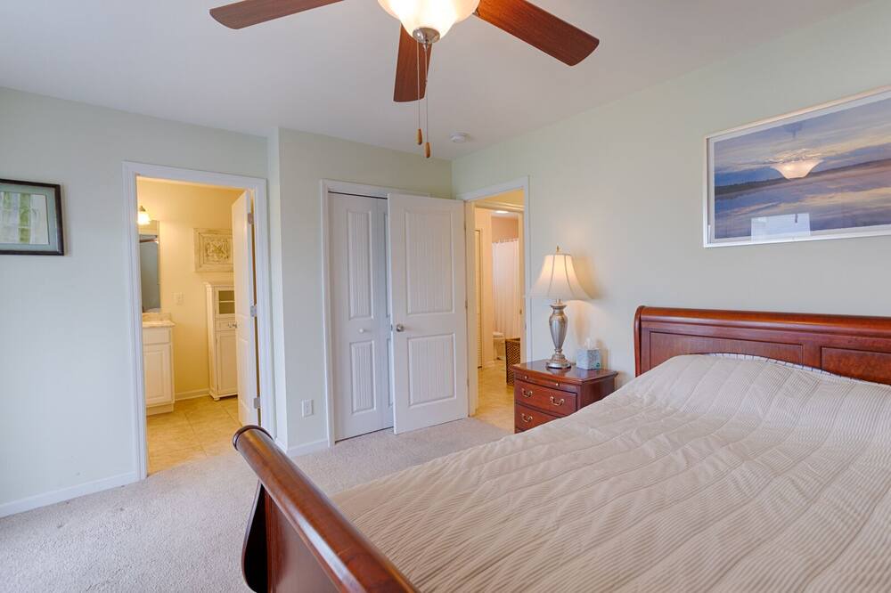 Photo of Bedroom in McCutcheon Field