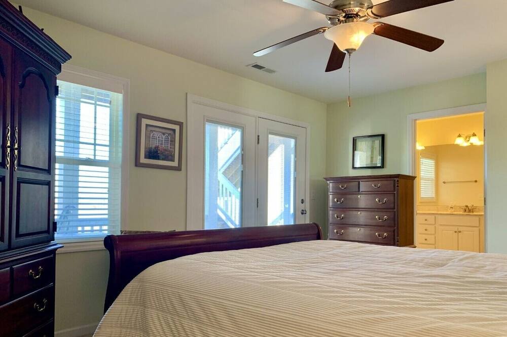 Photo of Bedroom in McCutcheon Field