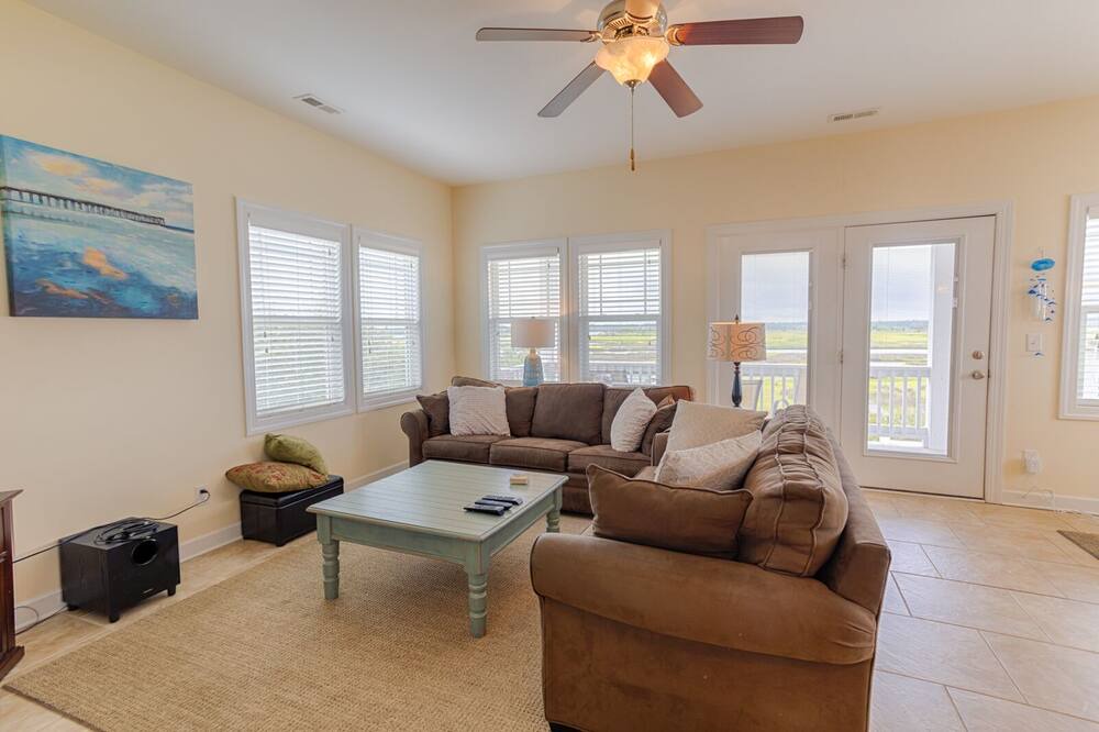 Photo of Livingroom in McCutcheon Field