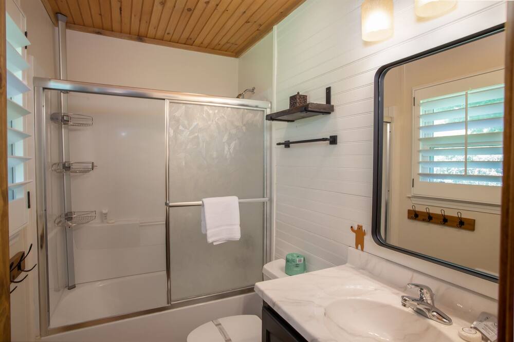 Photo of Bathroom in Beech Mountain