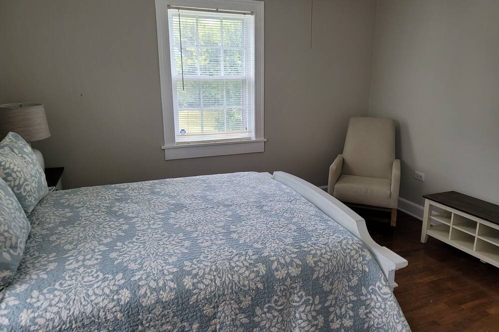 Photo of Bedroom in Albertville