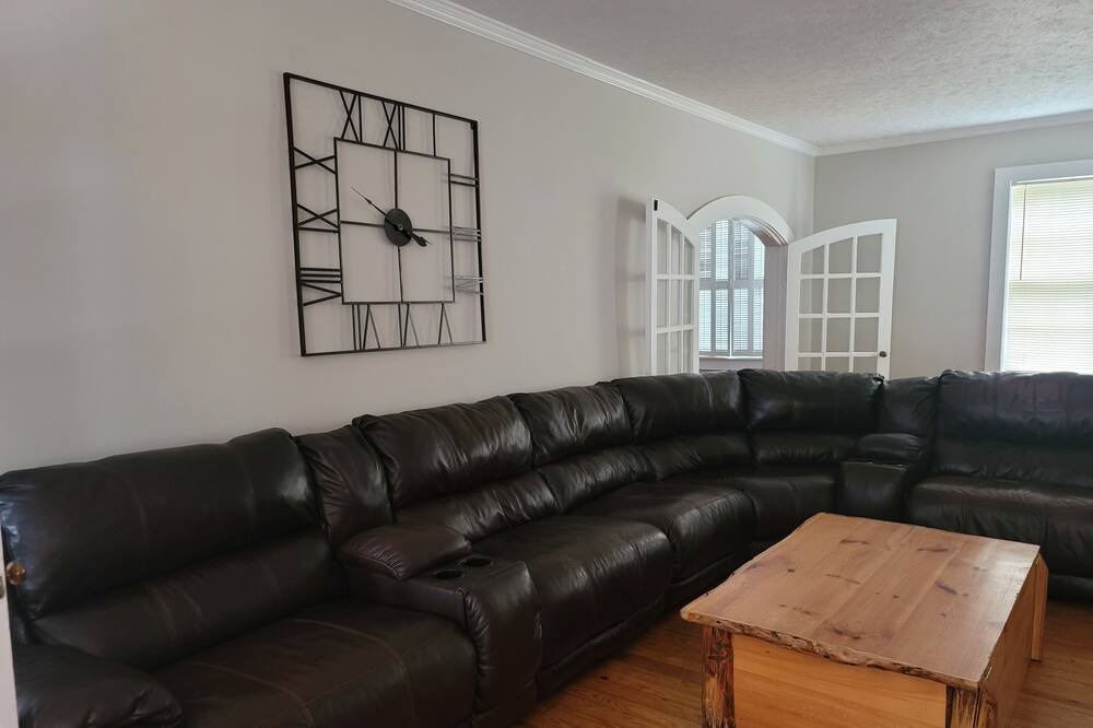 Photo of Livingroom in Albertville