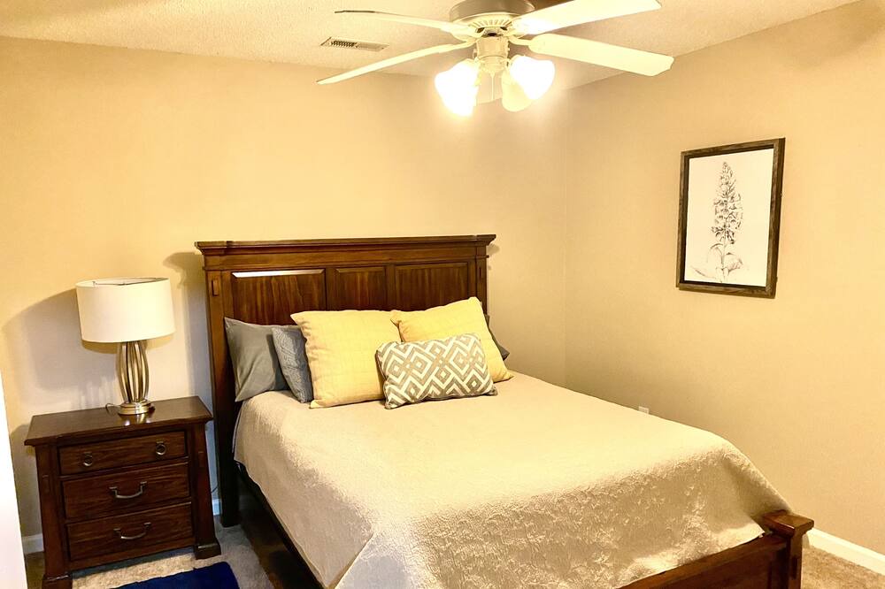 Photo of Bedroom in Dalzell