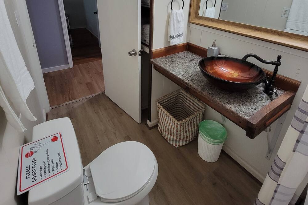Photo of Bathroom in Ellendale