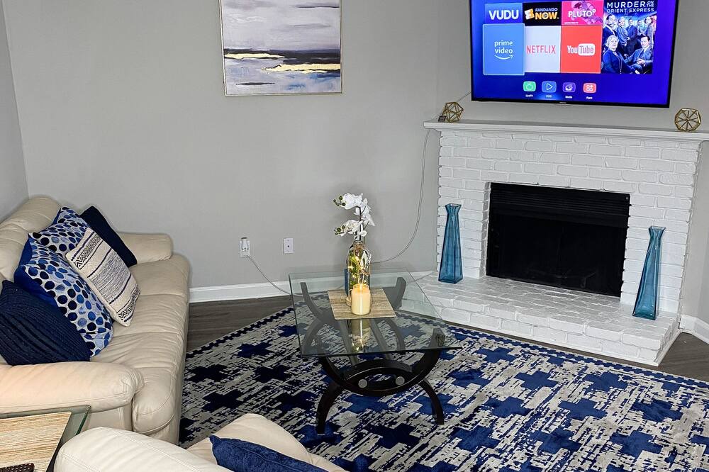 Photo of Livingroom in North Raleigh