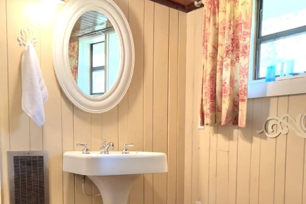 Photo of Bathroom in Mentone