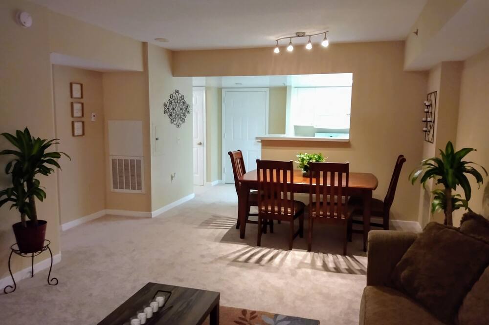 Photo of Livingroom in Aurora Highlands
