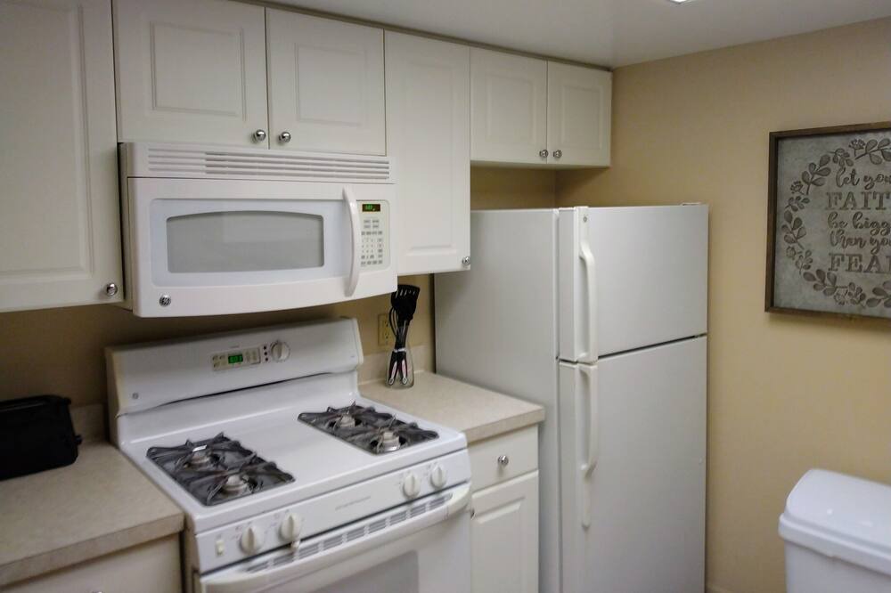 Photo of Kitchen in Aurora Highlands
