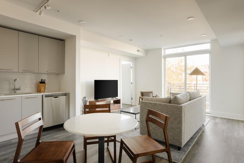 Photo of Livingroom in Navy Yard