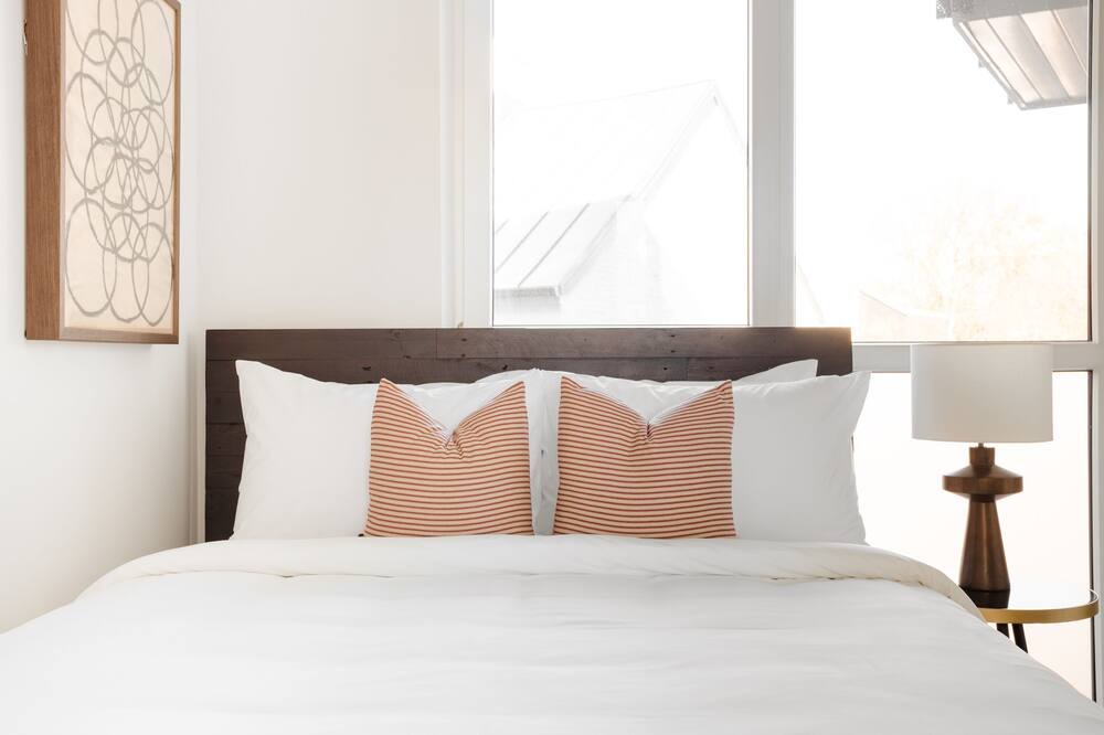 Photo of Bedroom in Navy Yard