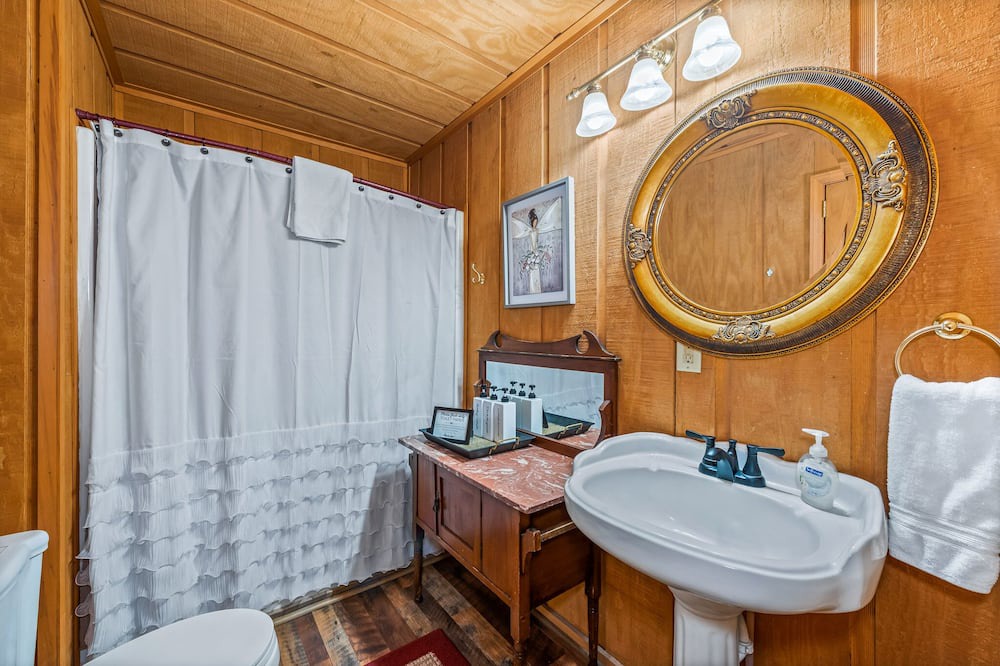 Photo of Bathroom in Valley Head