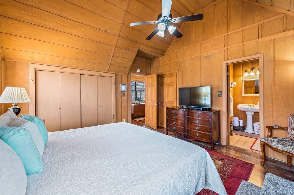 Photo of Bedroom in Valley Head