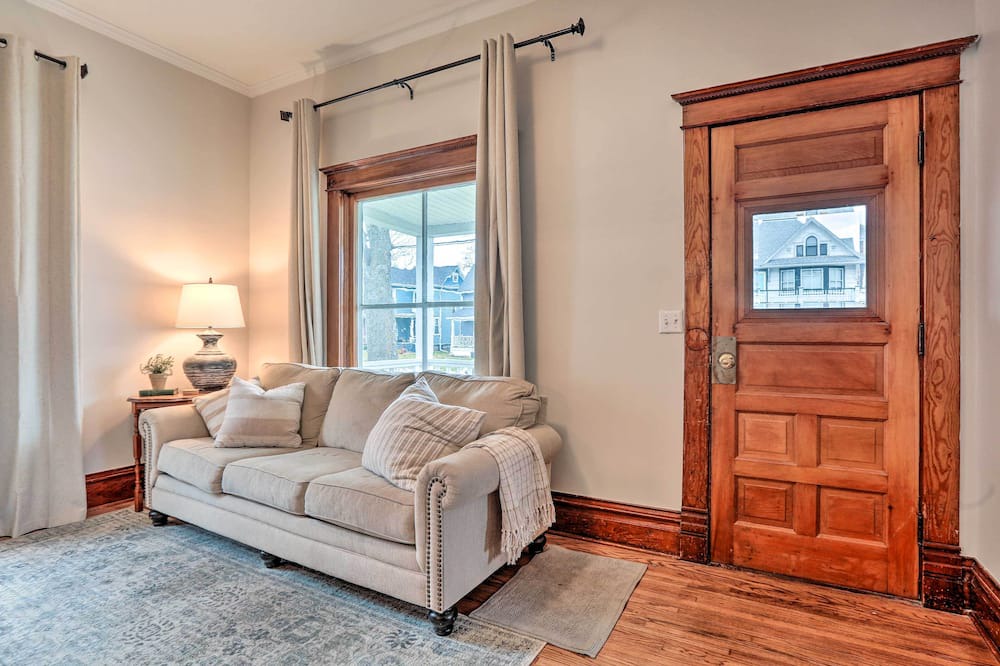 Photo of Bedroom in Waverly
