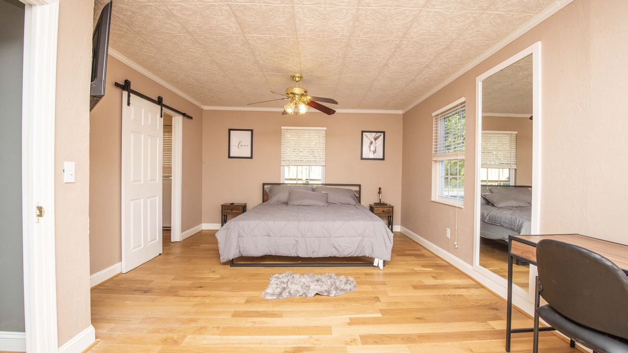 Photo of Bedroom in Kodak