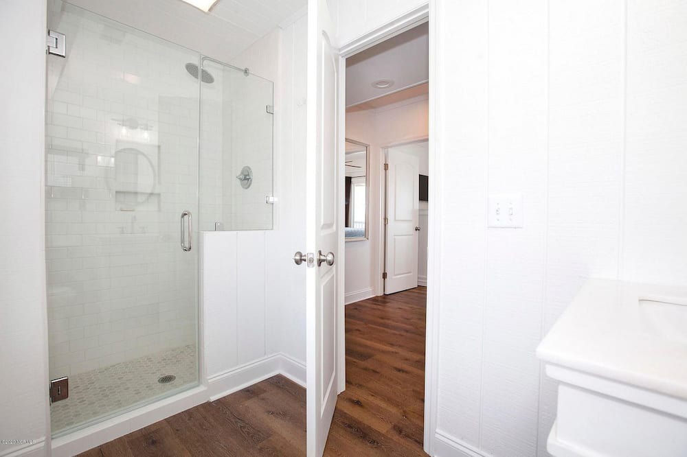 Photo of Bathroom in Shell Island