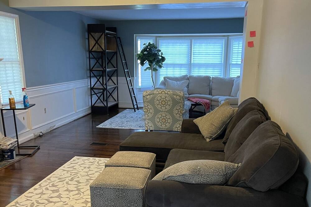 Photo of Livingroom in Cape Saint Claire