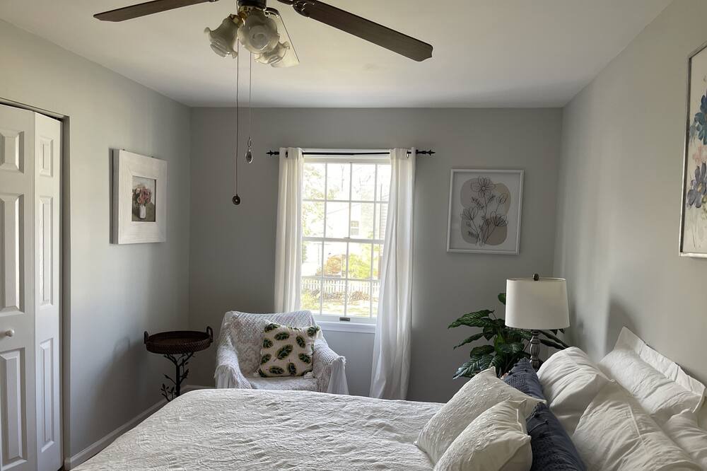 Photo of Bedroom in Cape Saint Claire