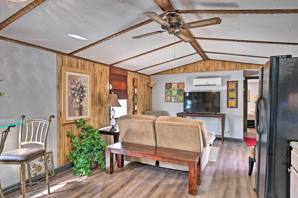 Photo of Livingroom in Lemon Springs