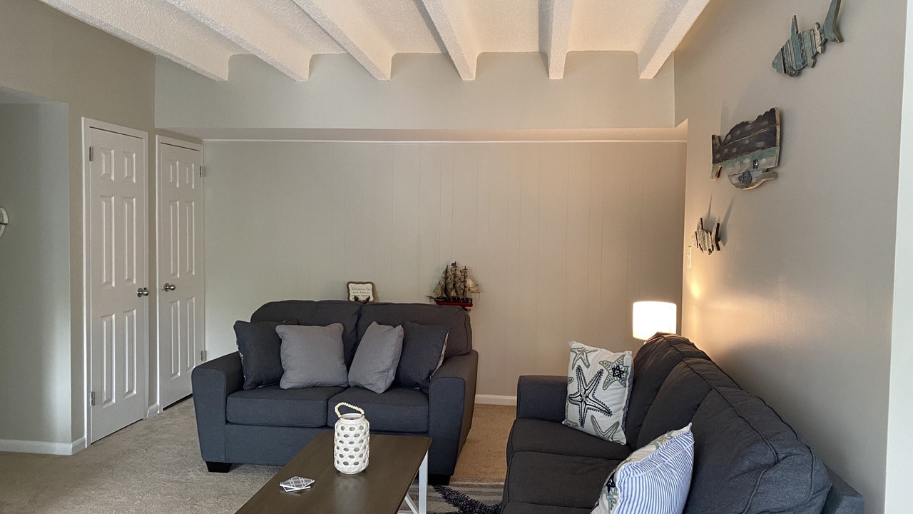 Photo of Livingroom in Caine Woods