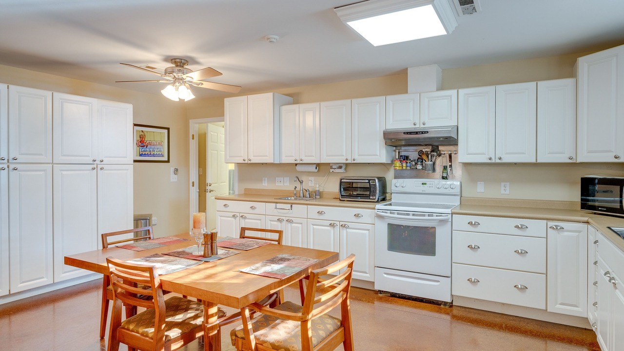 Photo of Kitchen in Centre