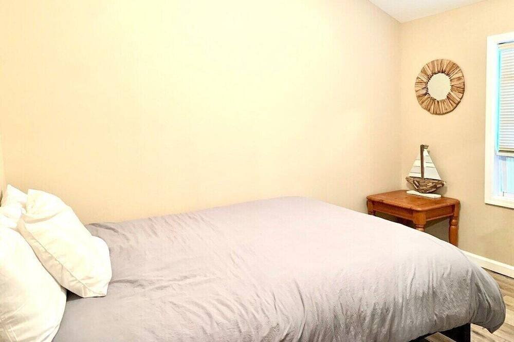 Photo of Bedroom in Seaside Heights