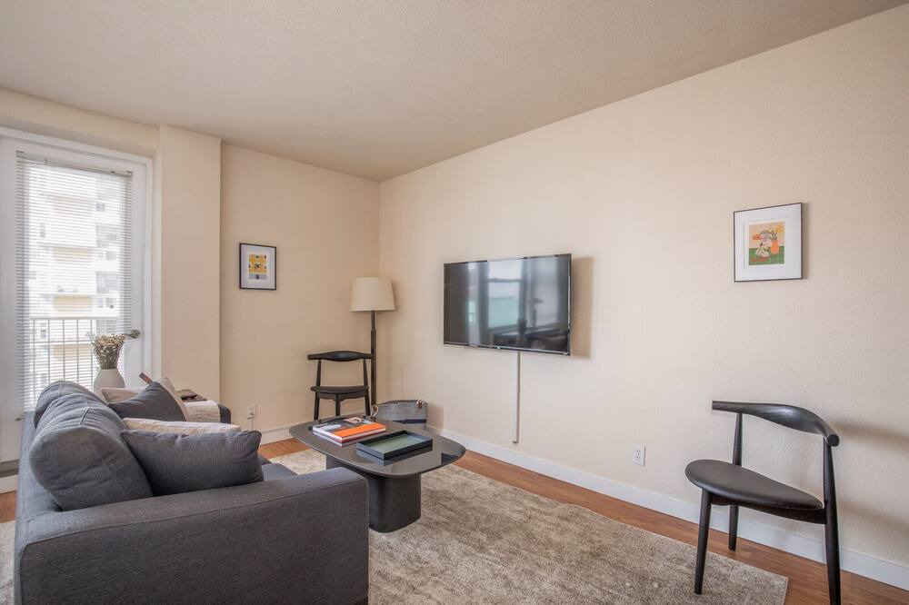 Photo of Livingroom in Downtown West