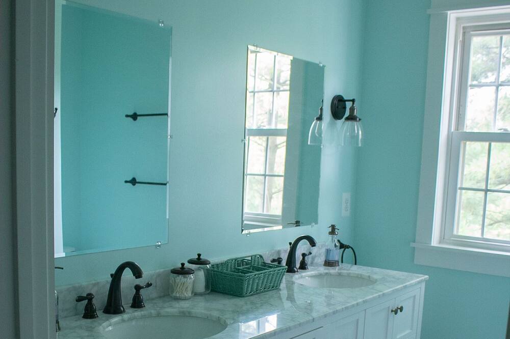 Photo of Bathroom in New Midway