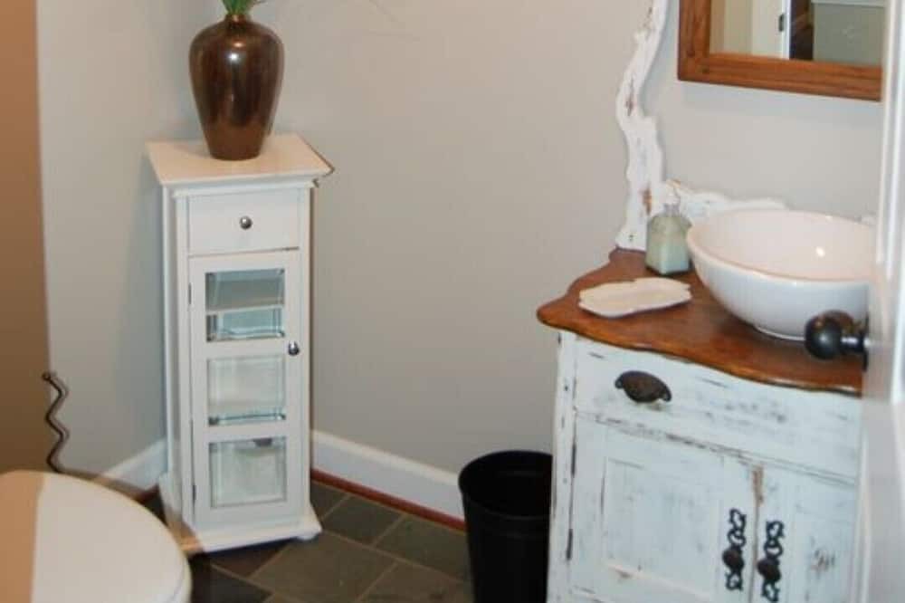 Photo of Bathroom in Round Hill