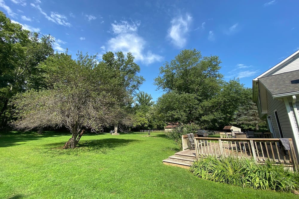 Photo of Outdoor in Round Hill