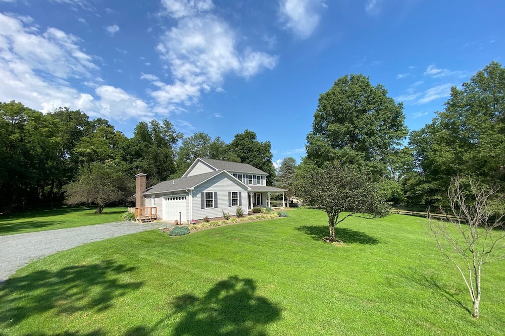 Photo of Outdoor in Round Hill