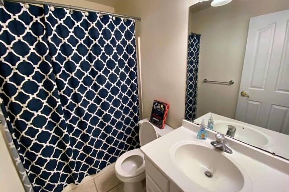 Photo of Bathroom in Townsend's Inlet