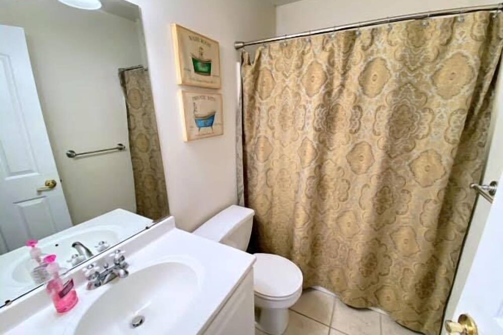 Photo of Bathroom in Townsend's Inlet