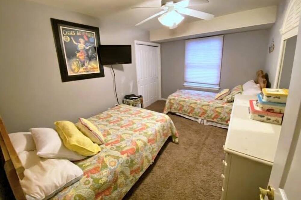 Photo of Bedroom in Townsend's Inlet