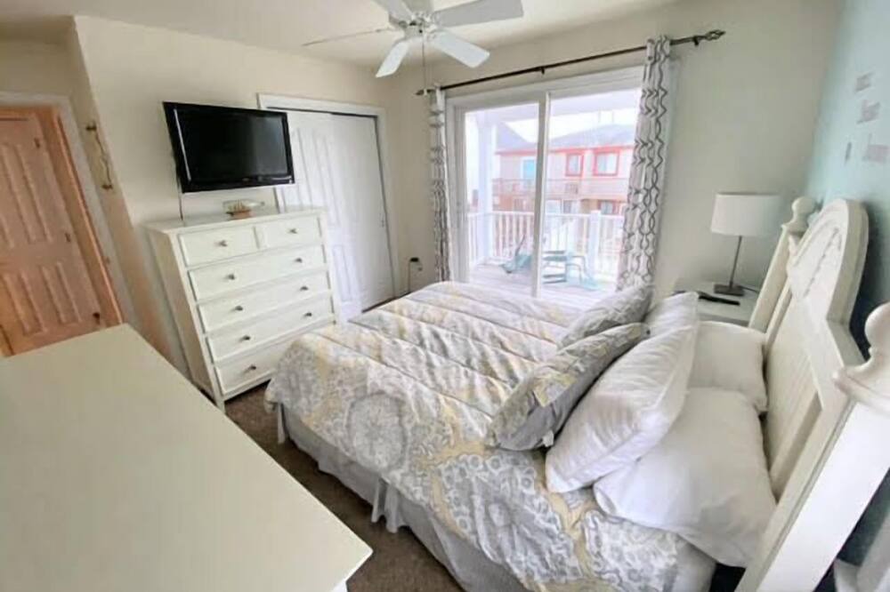 Photo of Bedroom in Townsend's Inlet