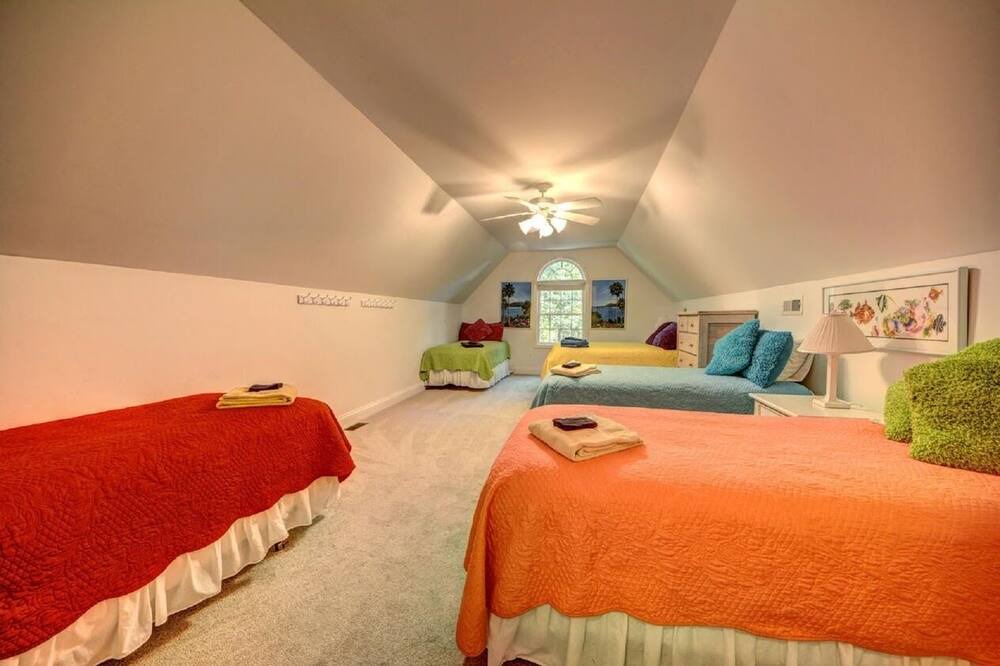 Photo of Bedroom in Lakeside Woods