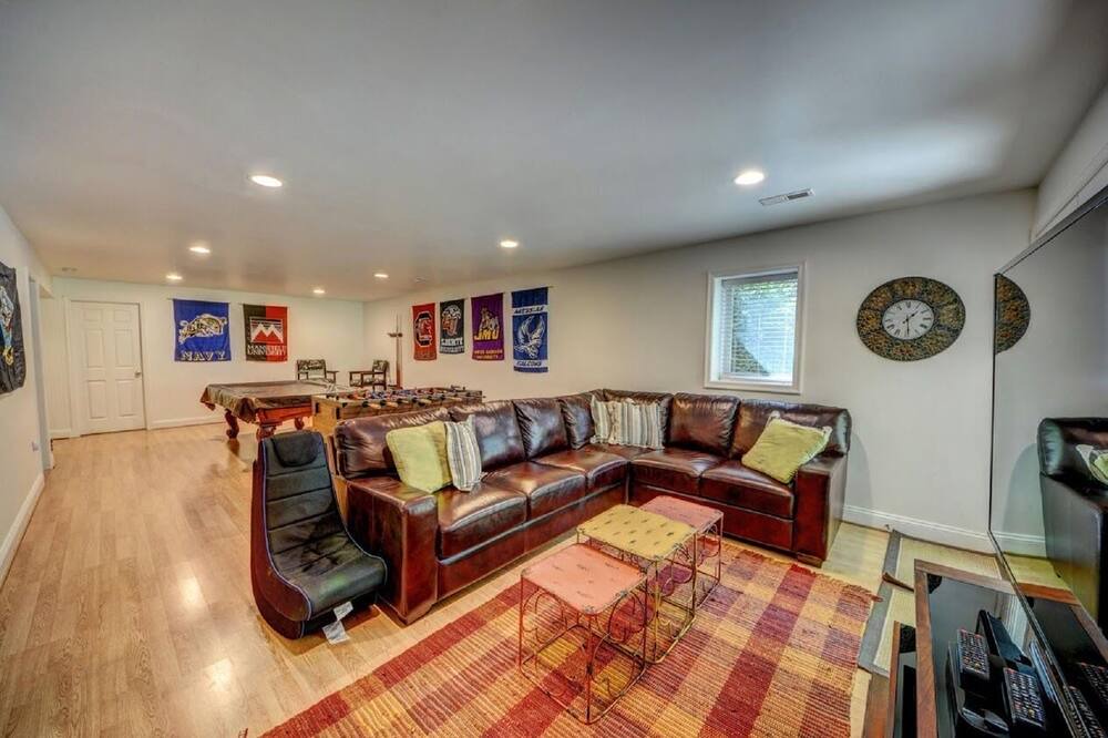 Photo of Livingroom in Lakeside Woods
