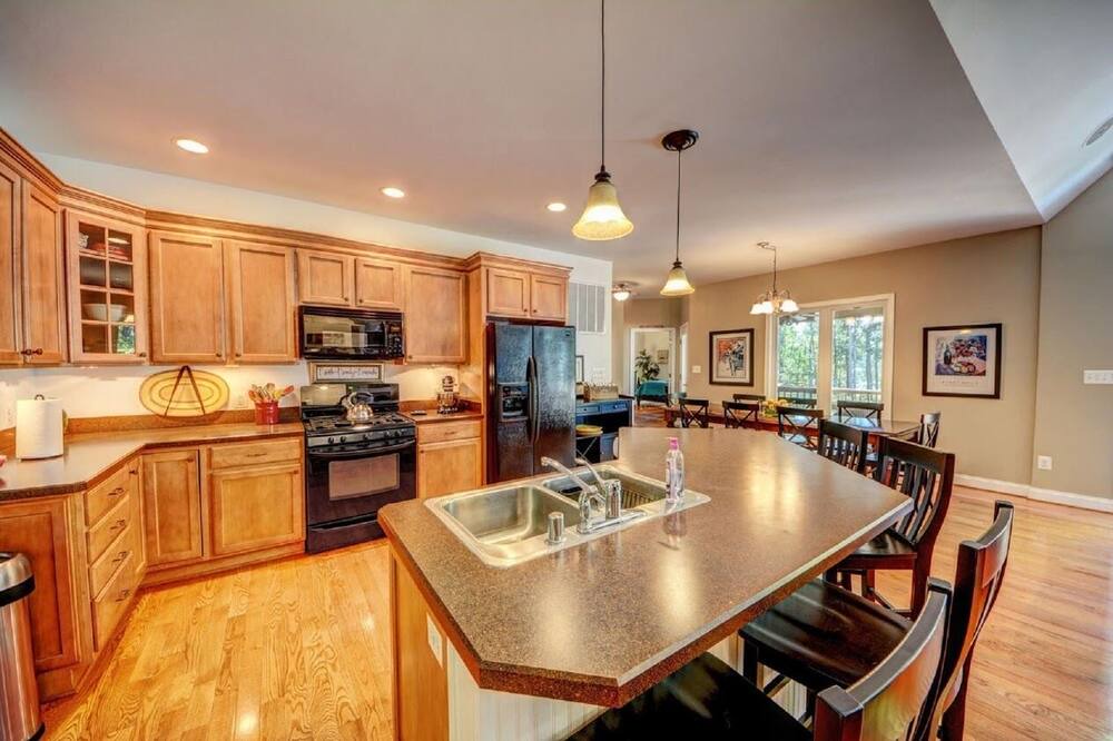 Photo of Kitchen in Lakeside Woods