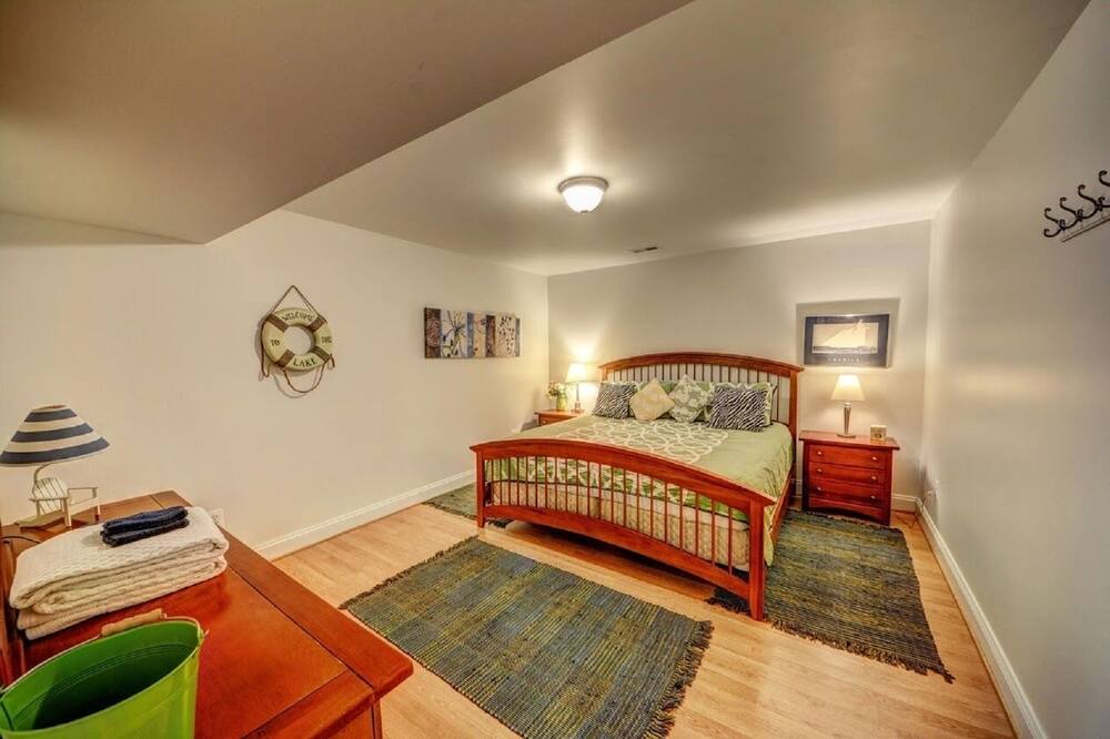 Photo of Bedroom in Lakeside Woods