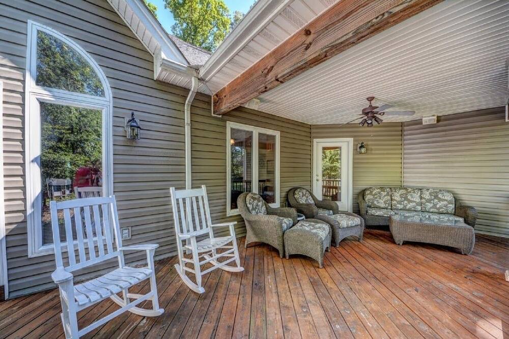 Photo of Patio Balcony in Lakeside Woods