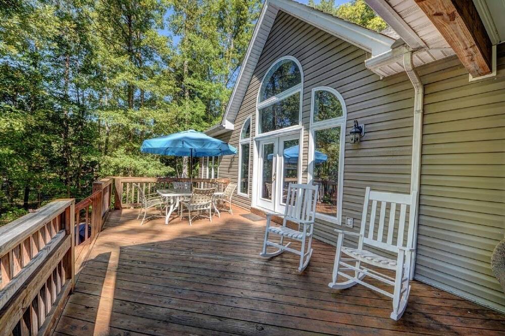 Photo of Patio Balcony in Lakeside Woods