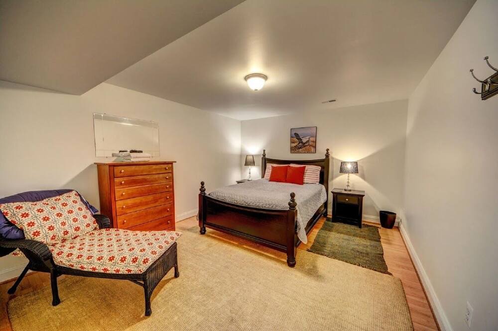 Photo of Bedroom in Lakeside Woods