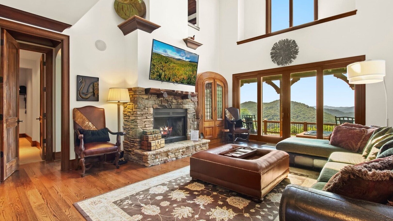 Photo of Livingroom in Sugar Grove