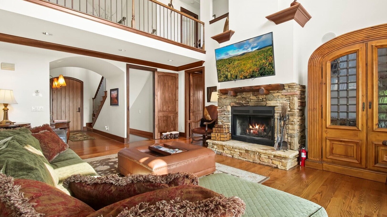 Photo of Livingroom in Sugar Grove