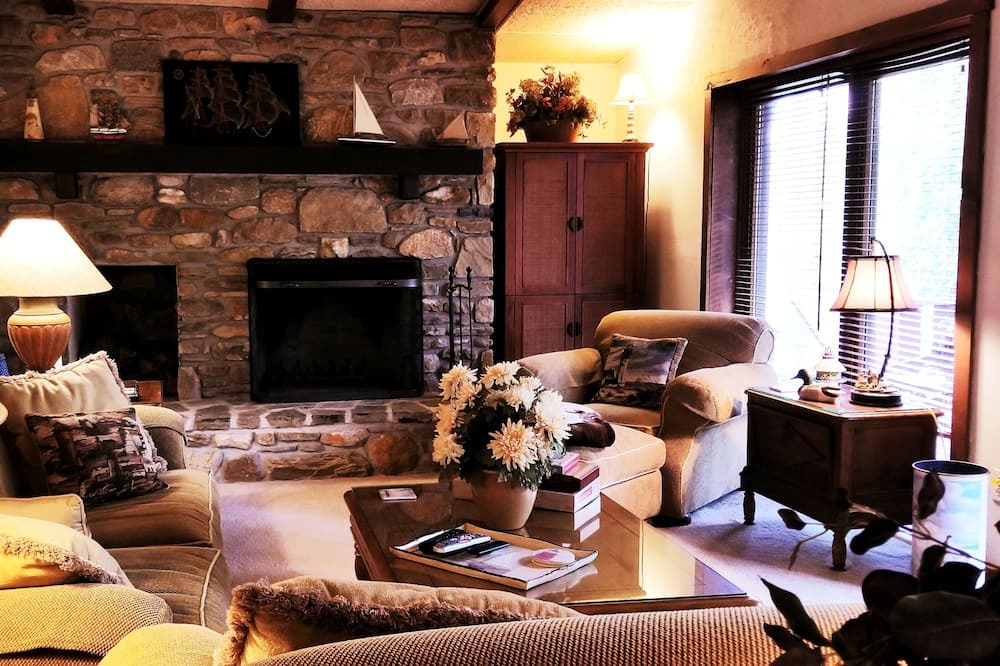 Photo of Livingroom in Glen Arm