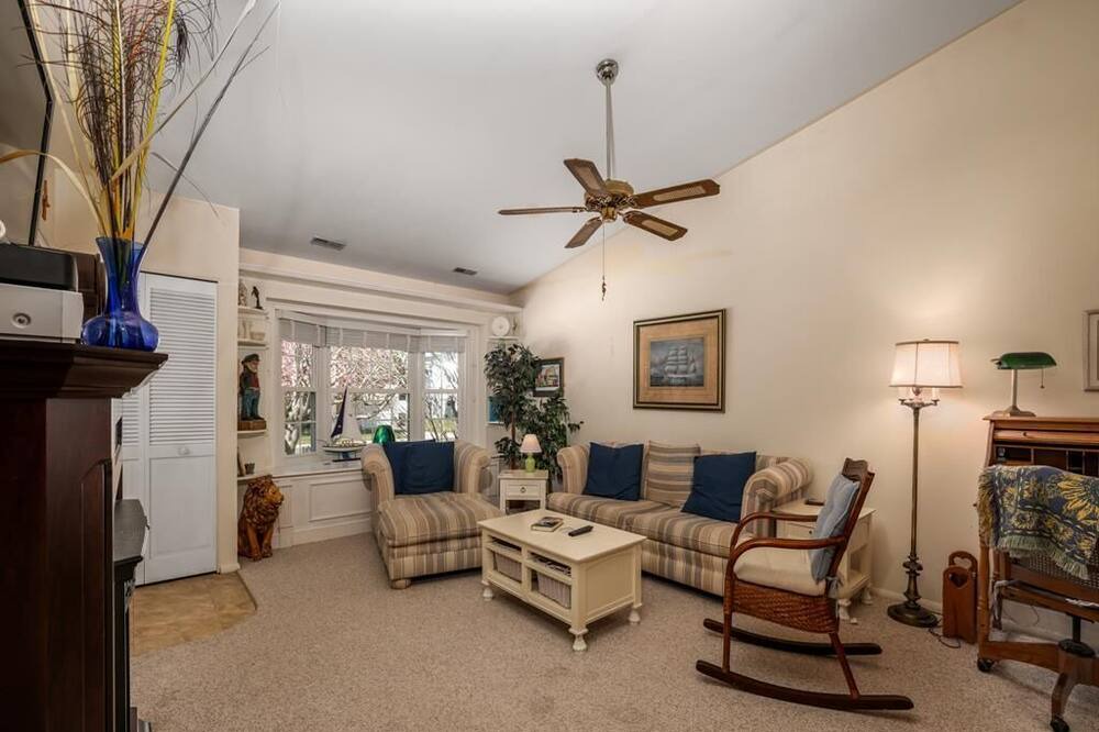 Photo of Livingroom in Village Green