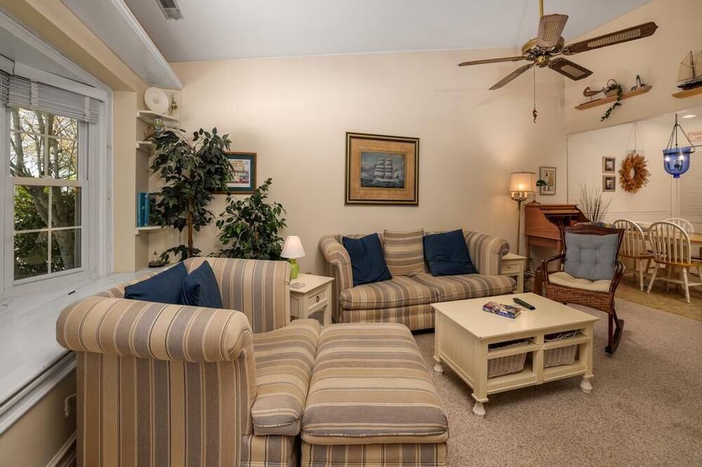Photo of Livingroom in Village Green