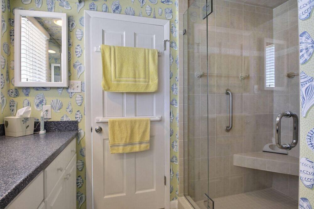 Photo of Bathroom in Stone Harbor