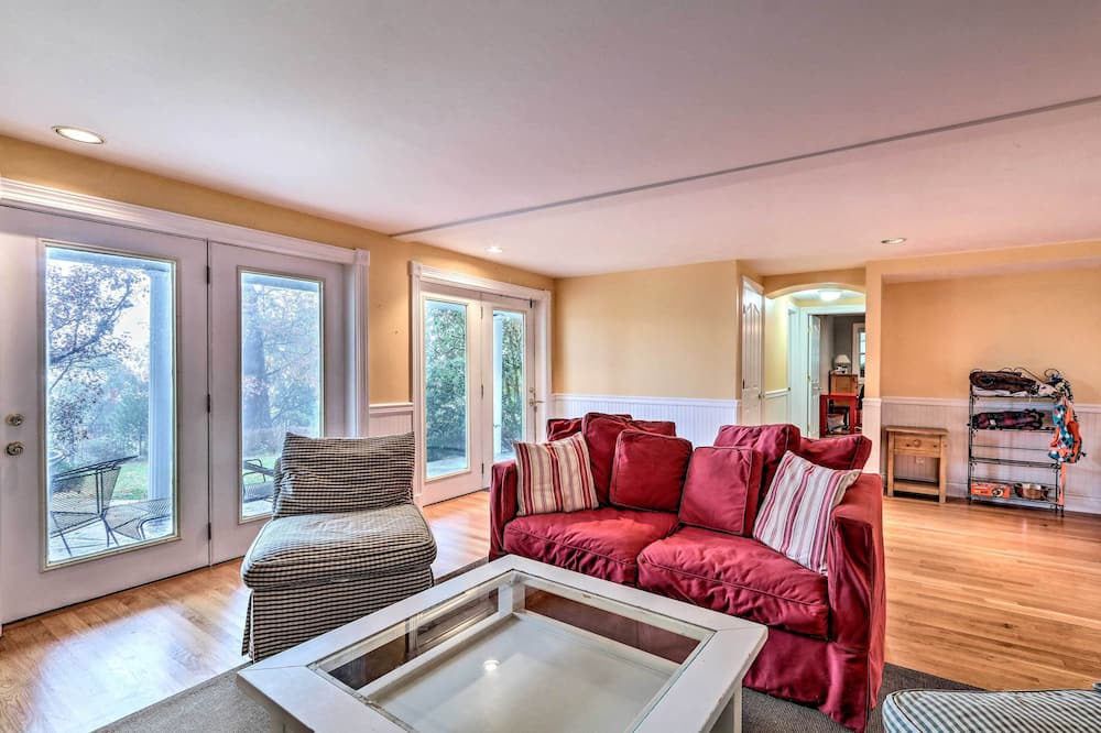 Photo of Bedroom in Atlantic Highlands