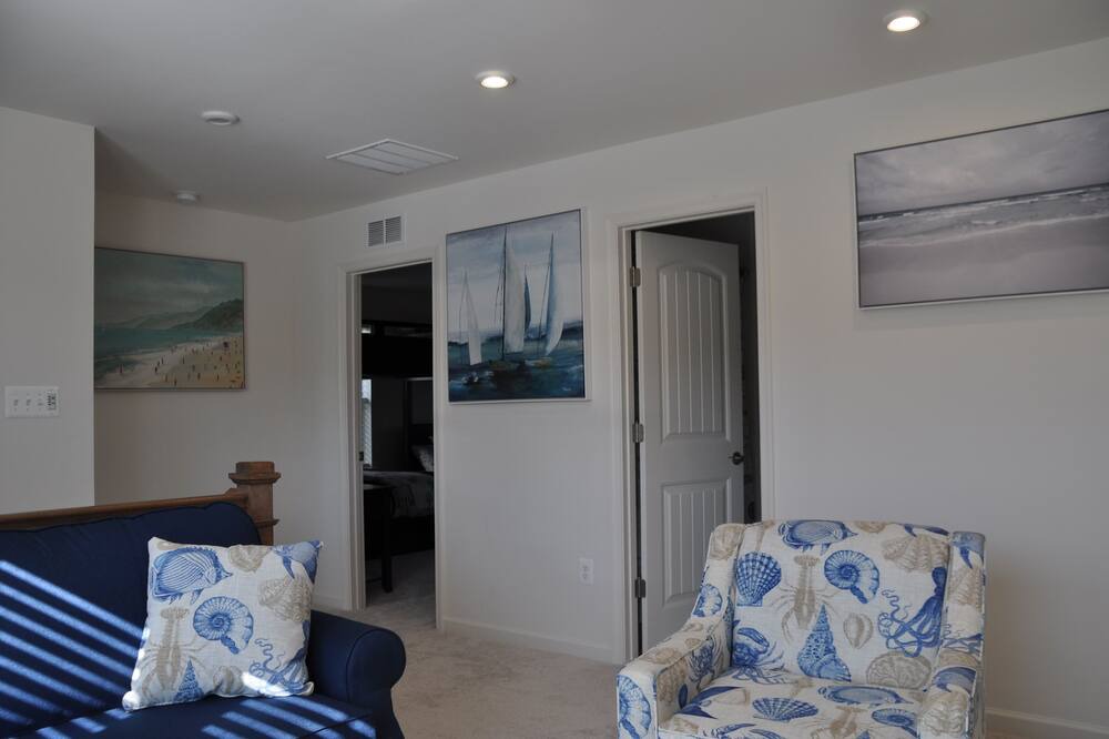 Photo of Livingroom in Bayside